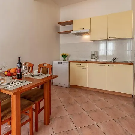 Apartment Lovely In Near And Town Centre Banjole